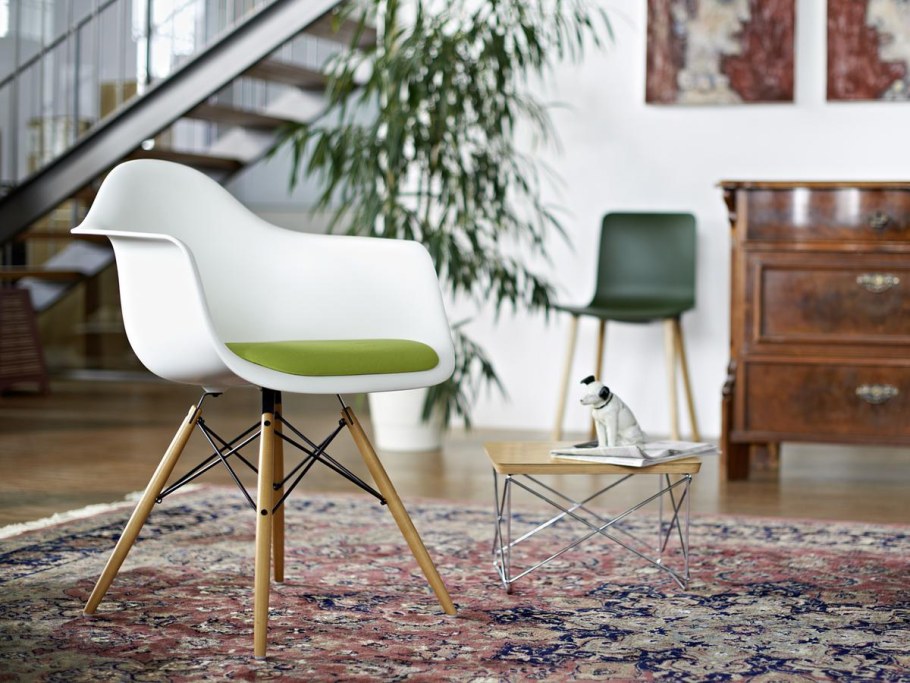 Eames Plastic Chair (Vitra стул в интерьере