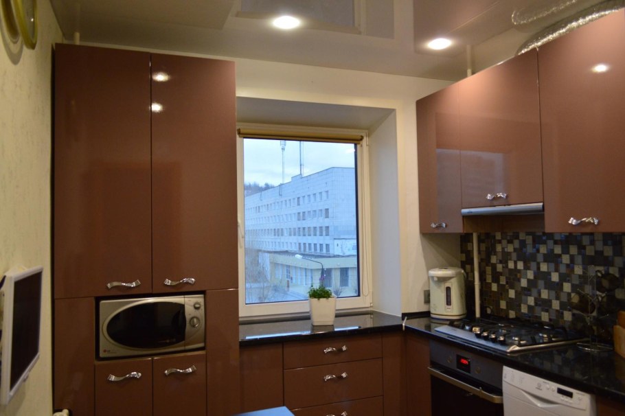 Кухня 6 кв метров в тонах капучино