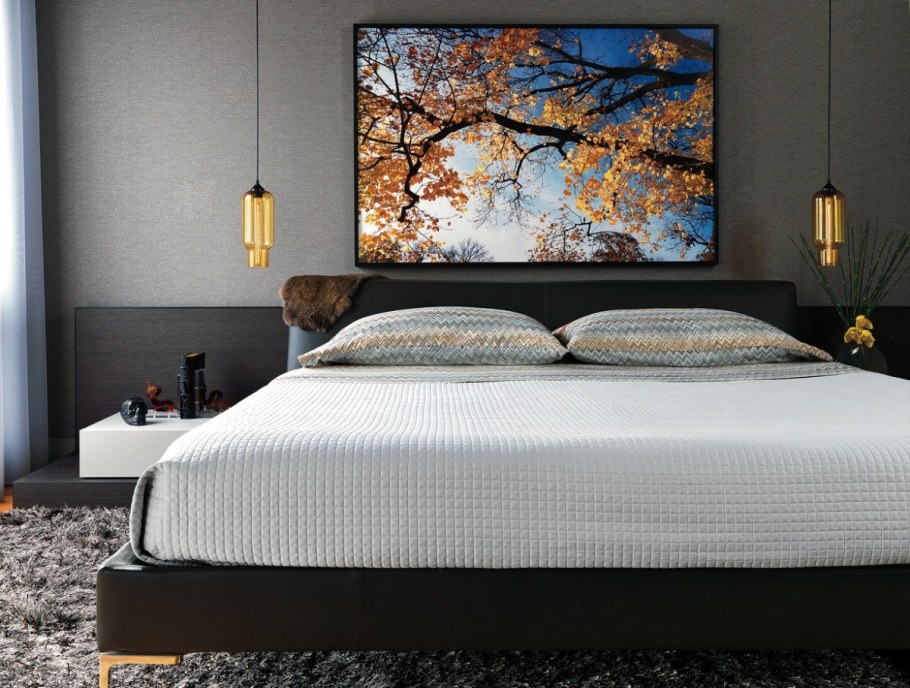 Панно над кроватью в спальне