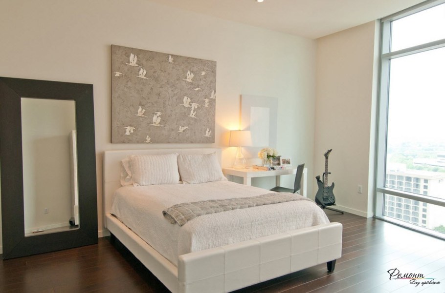 Картина за изголовьем кровати