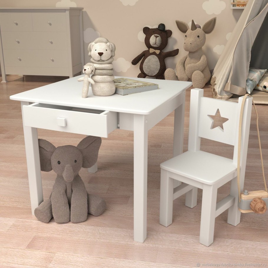 Стол и стул для ребенка