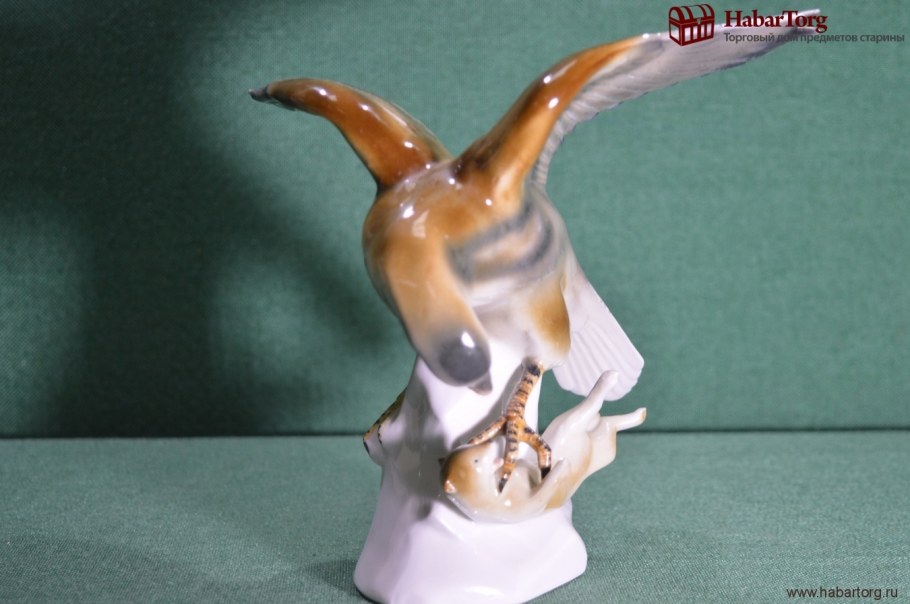 Орел с добычей статуэтка фарфор