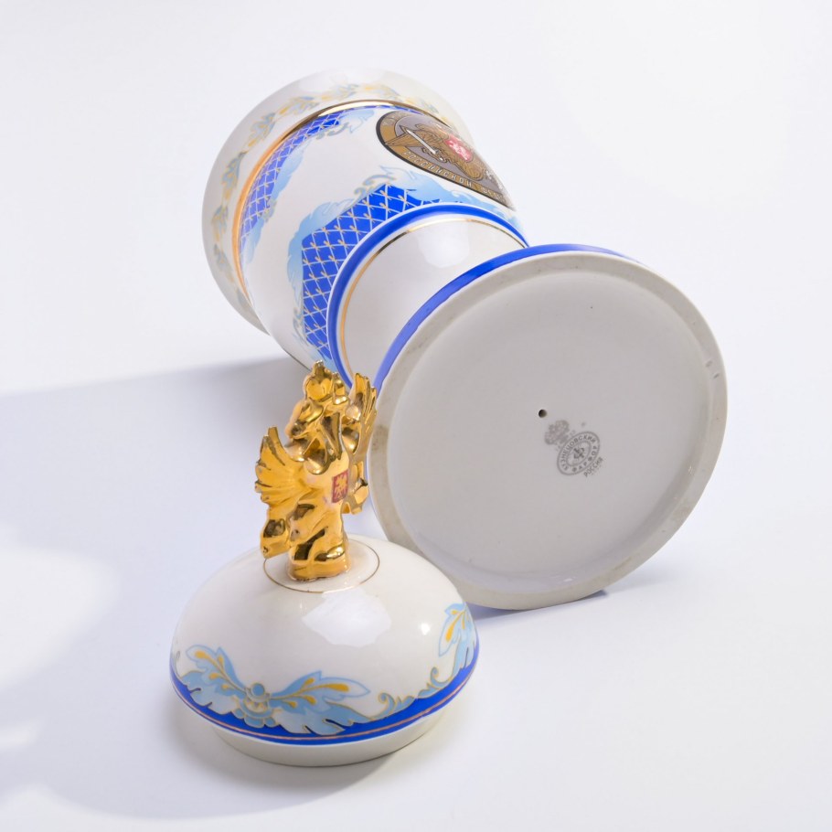 Орел фарфоровый