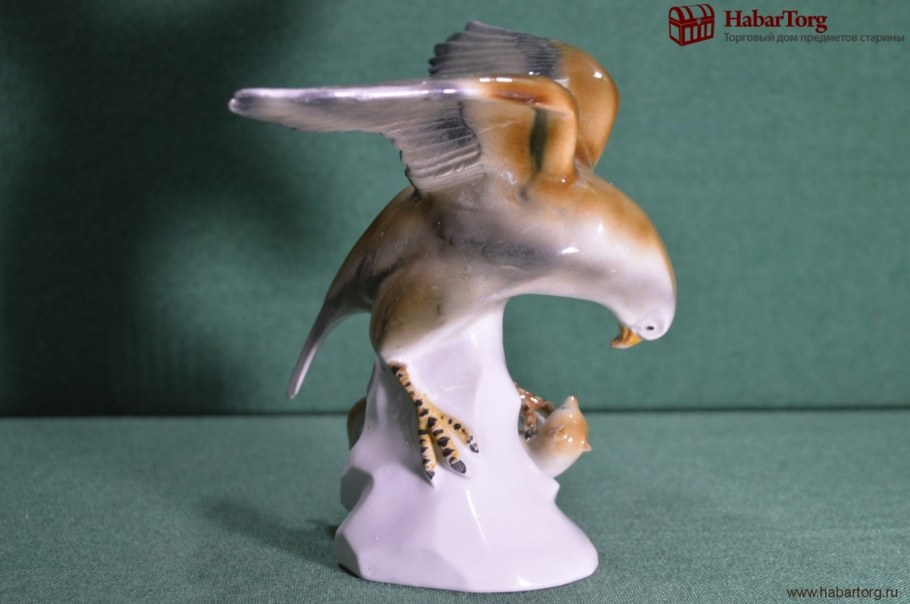 Орел с добычей статуэтка фарфор
