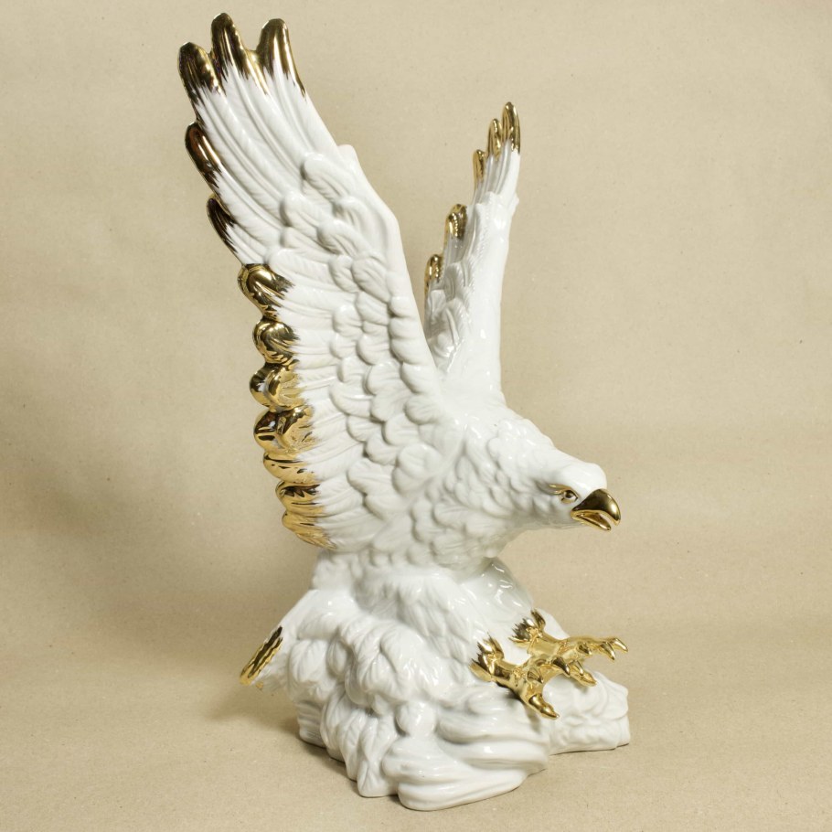 Фарфоровая статуэтка Орел