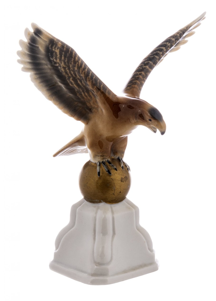 Орел на шаре статуэтка