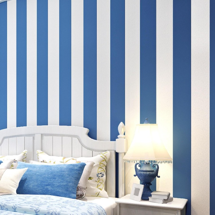 Полоски на стене