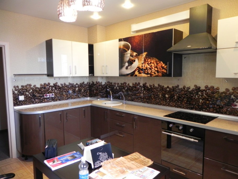 Фартук для кухни коричневого цвета