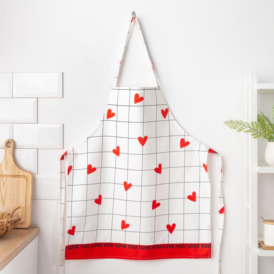 Love is с фартуком