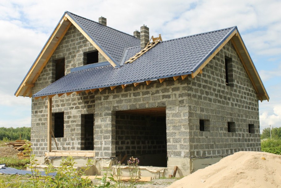 Дом из арболита с мансардой