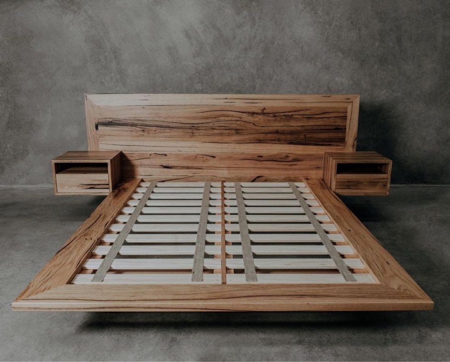 Кровать из массива лофт