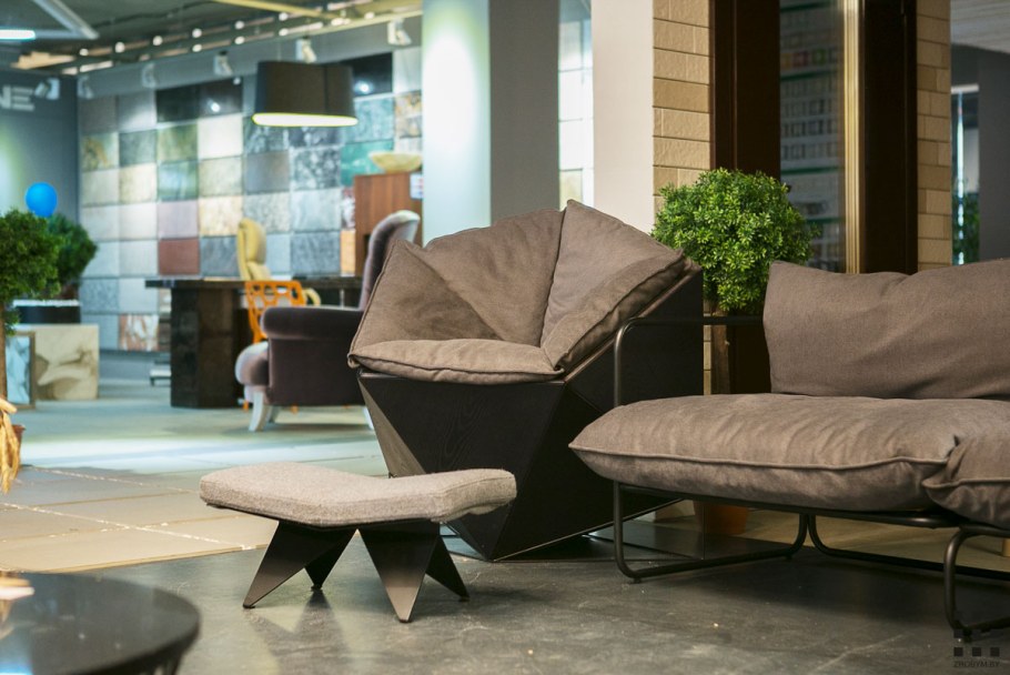 Шоу рум мягкой мебели в США