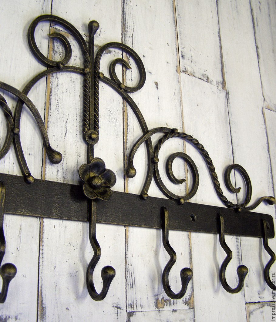Кованая вешалка на стену