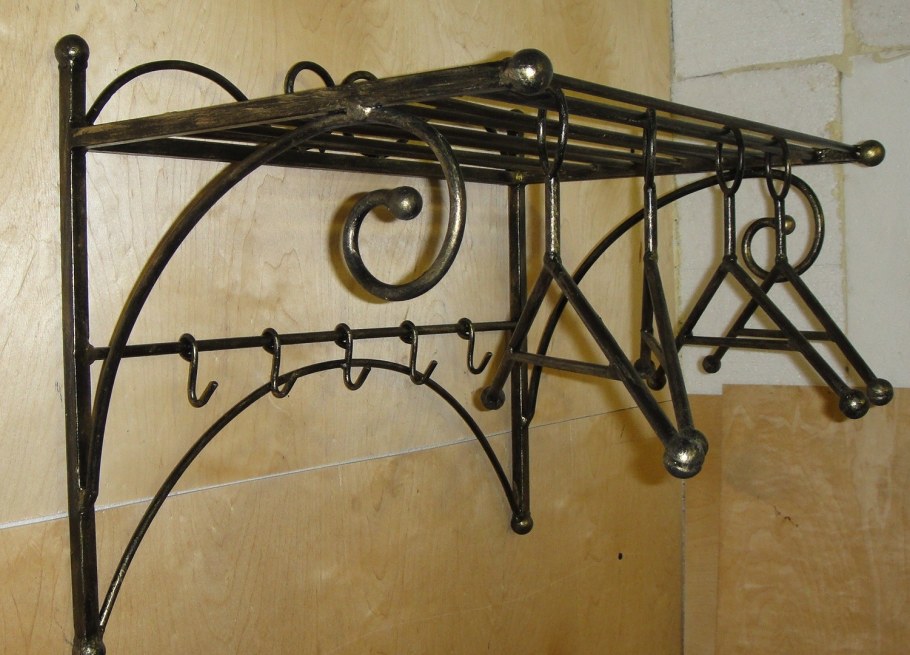 Кованая вешалка с штангой