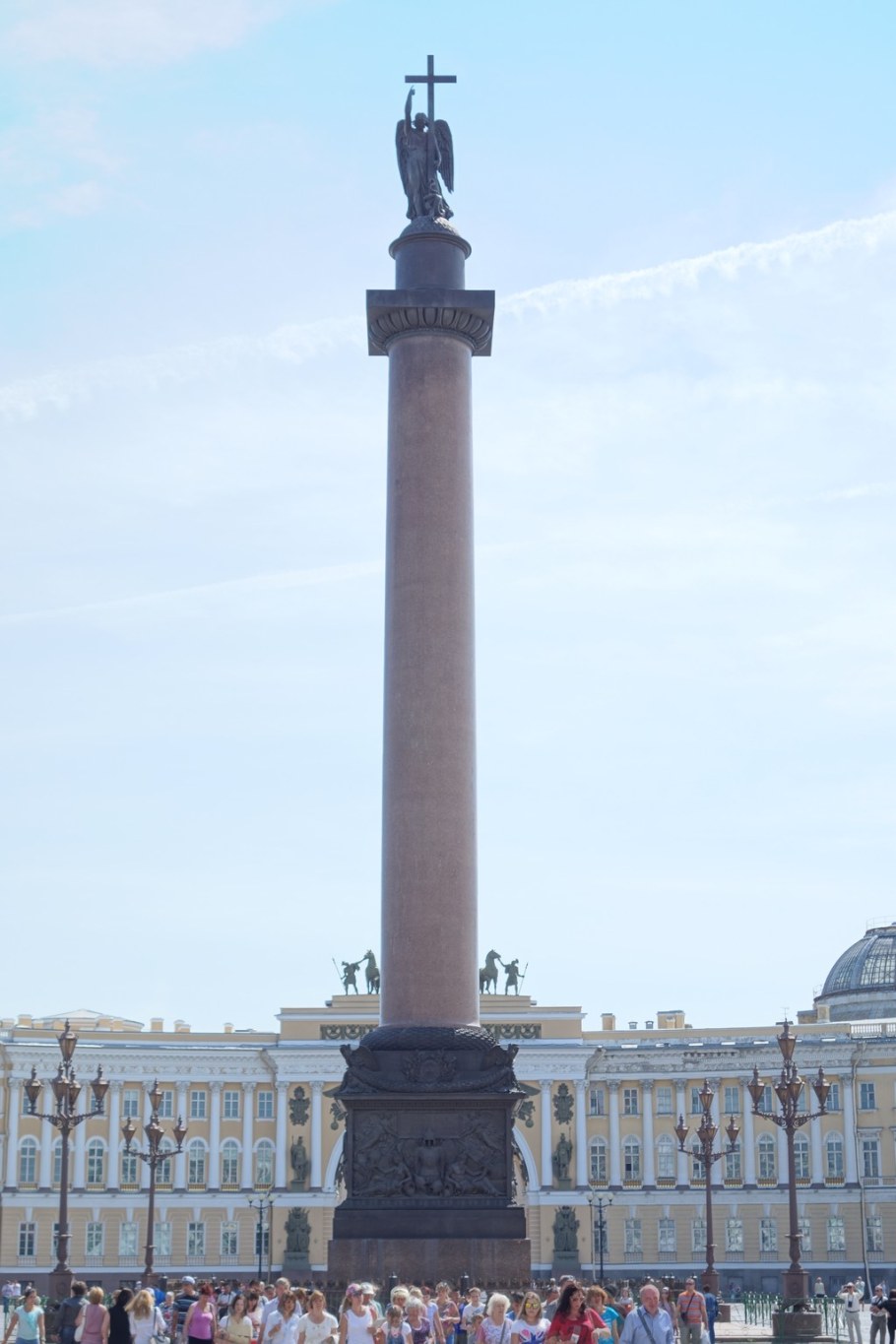 Александровская колонна в Санкт-Петербурге постамент