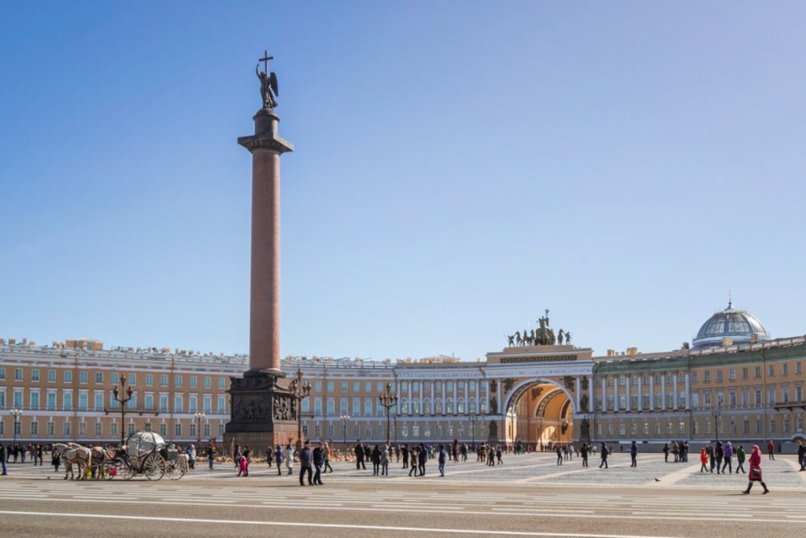 Александровская колонна в Санкт-Петербурге