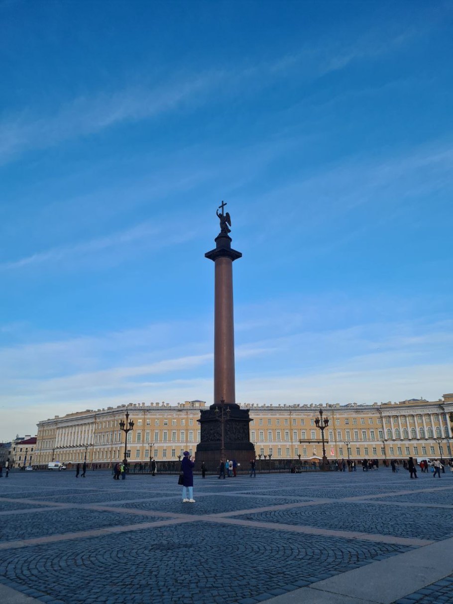 Барельефы Александрийский столп в Санкт-Петербурге