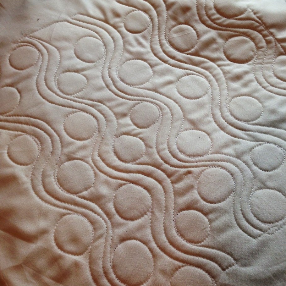 Фигурная покрывная стежка