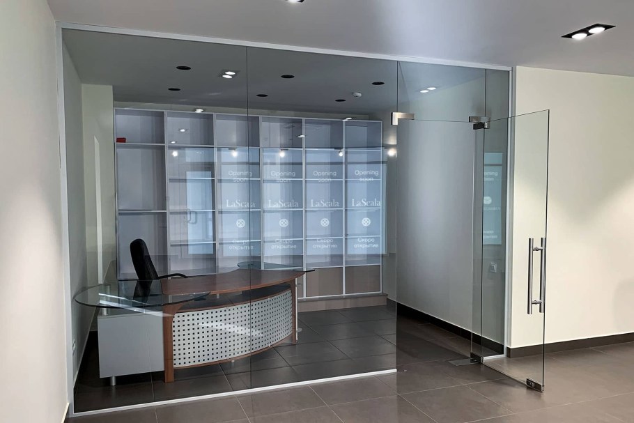 Цельностеклянные перегородки Алютех