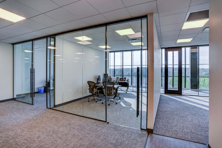 Стеклянные двери в офис требования