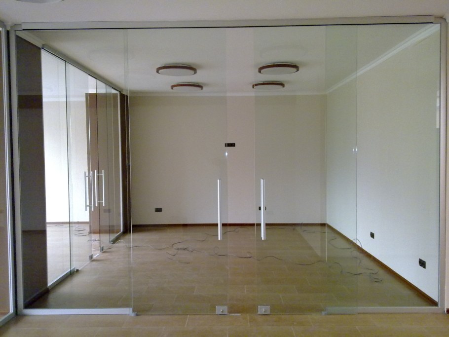 Стеклянные стены