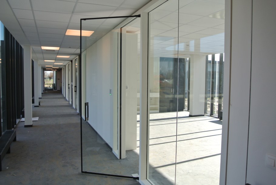 Двери светопрозрачные противопожарные цельностеклянные