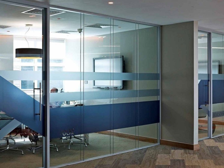 Цельностеклянная перегородка матовая