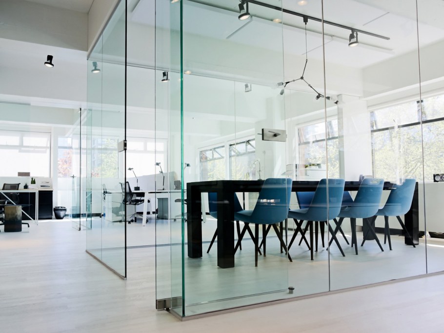 Опен Спейс со стеклянными перегородками