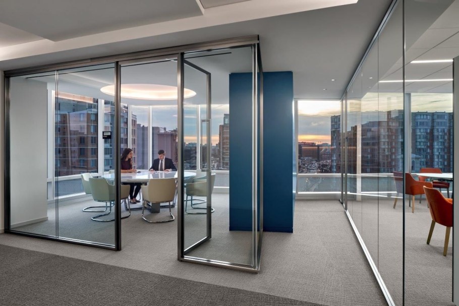 Дверь в офис