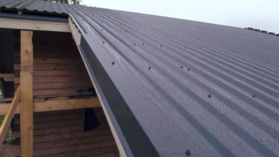 Монтаж крыши профнастилом с20