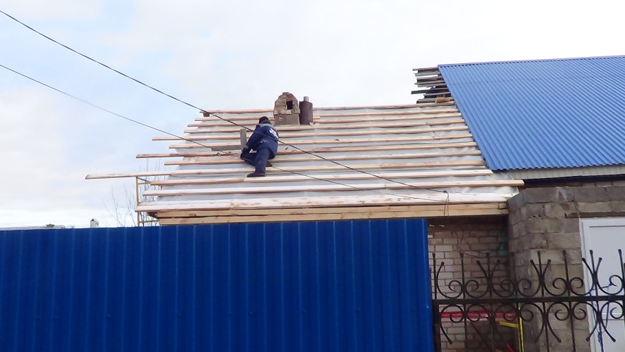 Скатная кровля из профнастила