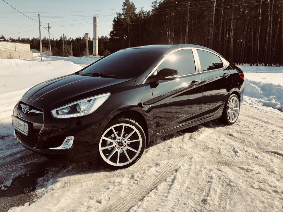 Hyundai Solaris черный тонированный