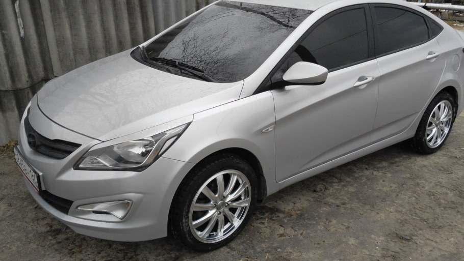 Hyundai Solaris 2015 серебро
