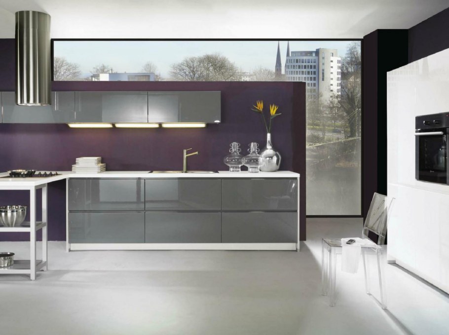 Контемп кухня с серым пеналом