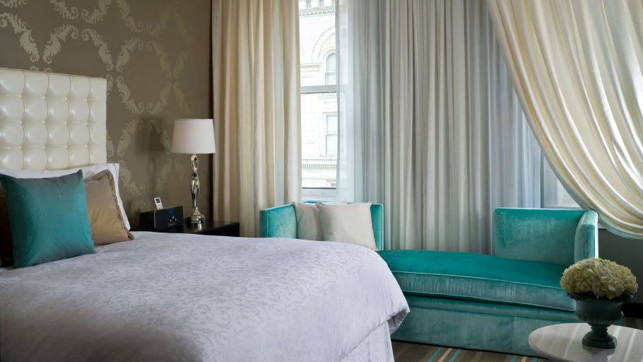 Шторы к бирюзовым обоям