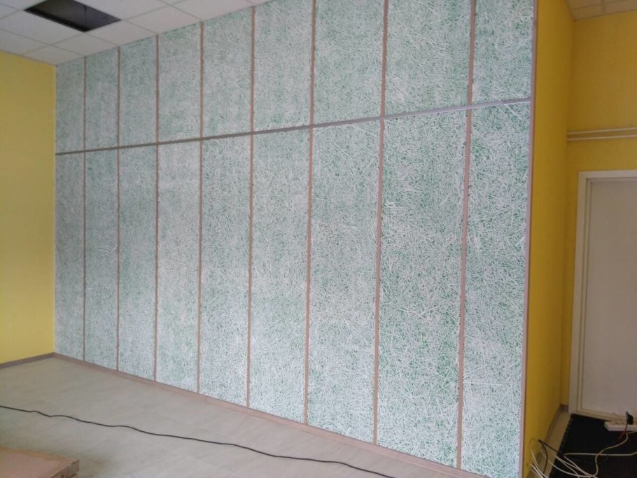 Потолок из фибролитовых панелей