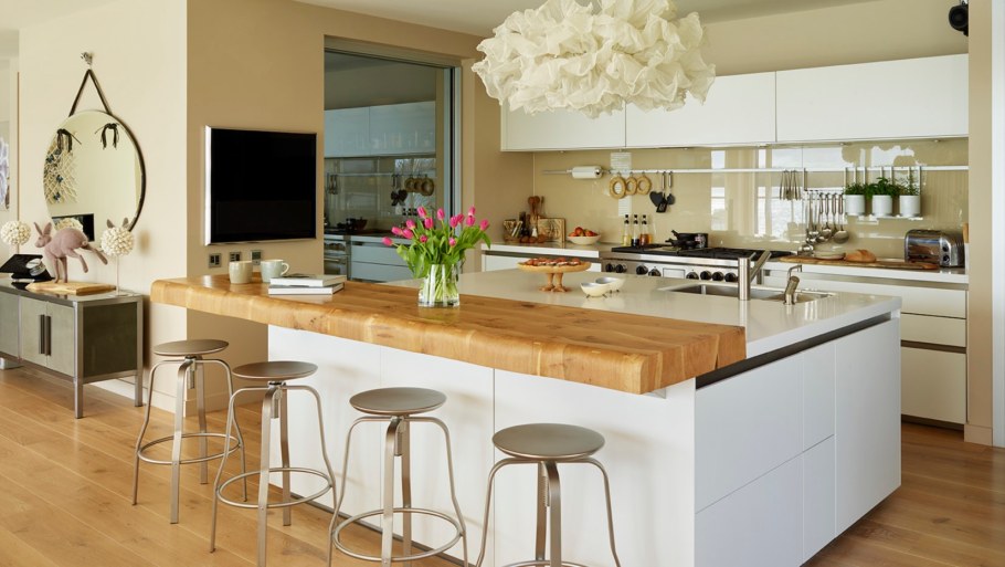 Кухня гостиная с барной стойкой