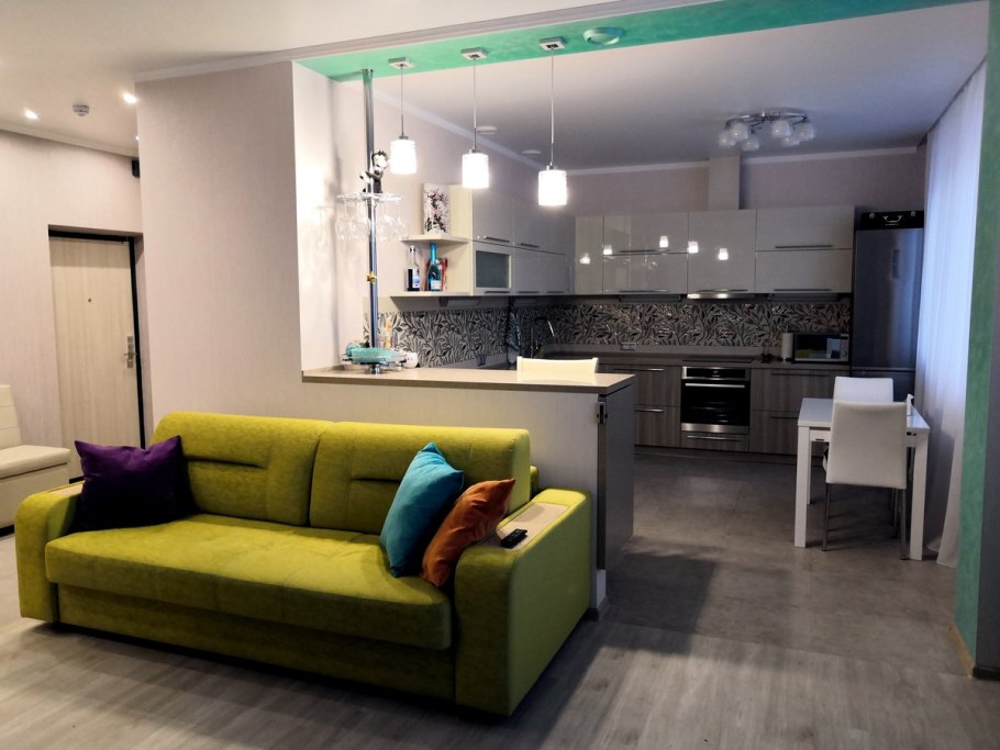 Кухня совмещенная со столовой