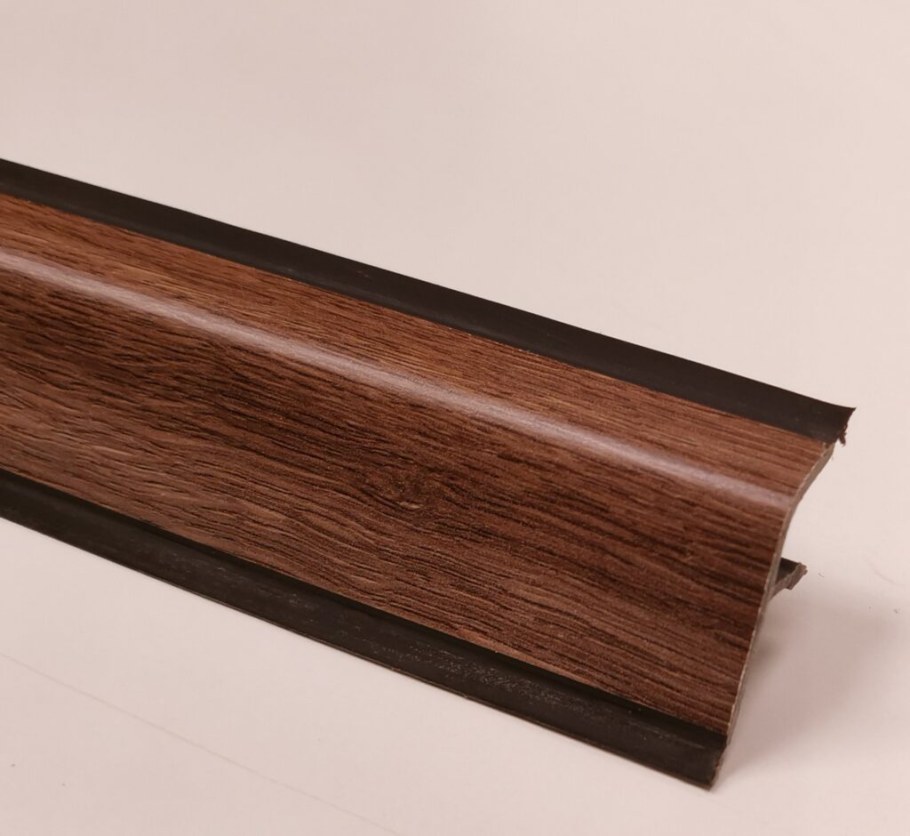 Плинтус Рехау для труб отопления