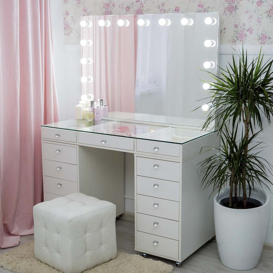 Гримерный стол белый