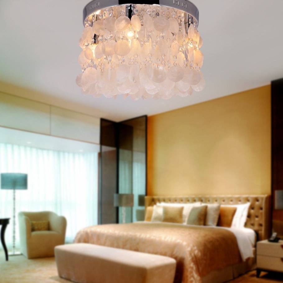 Нежная люстра в спальню