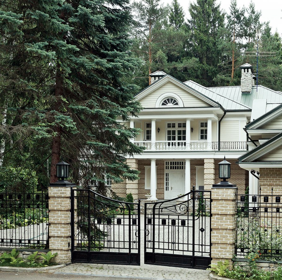 Дом Honka в стиле русской усадьбы