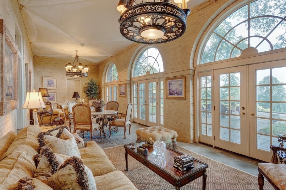 Гостиная в стиле русской усадьбы