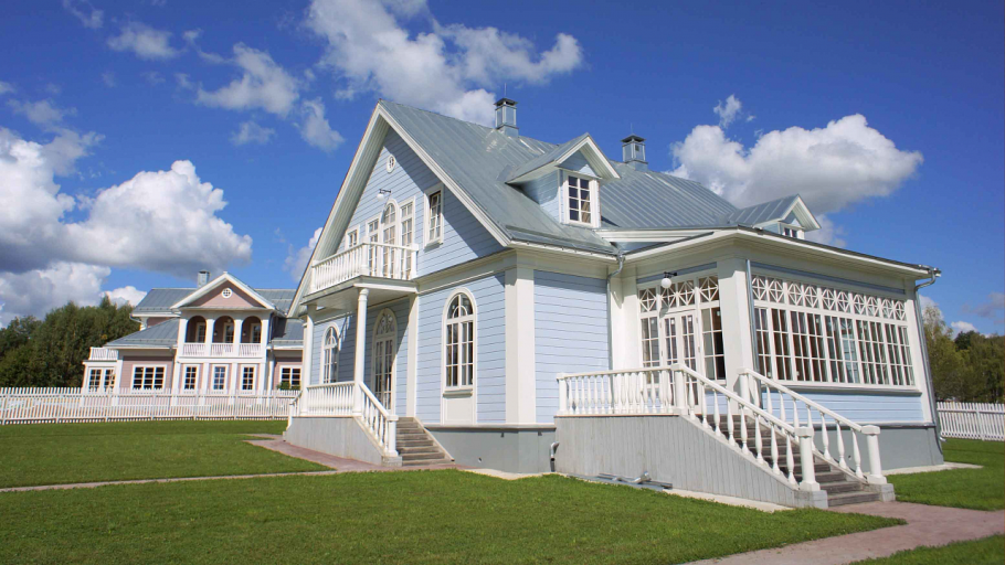 Русская усадьба с мезонином