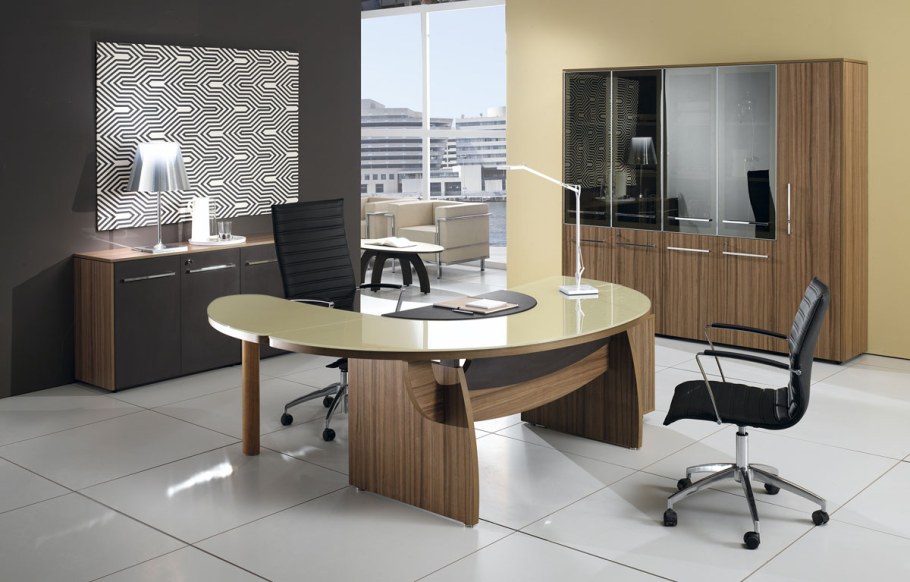 Кабинет руководителя с радиусным столом