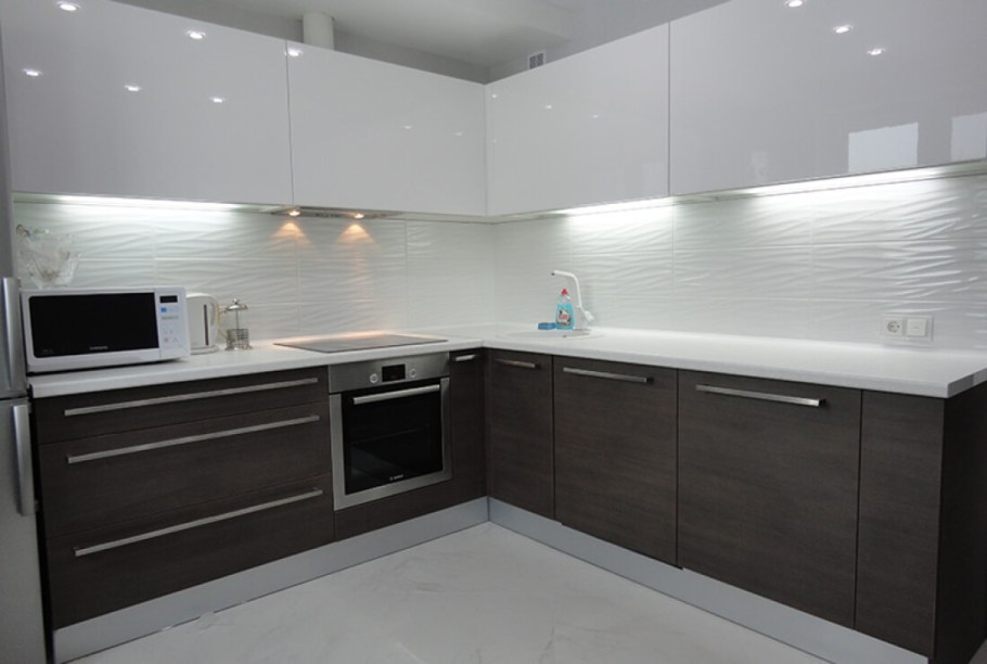 Кухни из пластика Арпа белый глянец