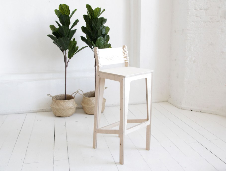 Барный стол и стулья в скандинавском стиле