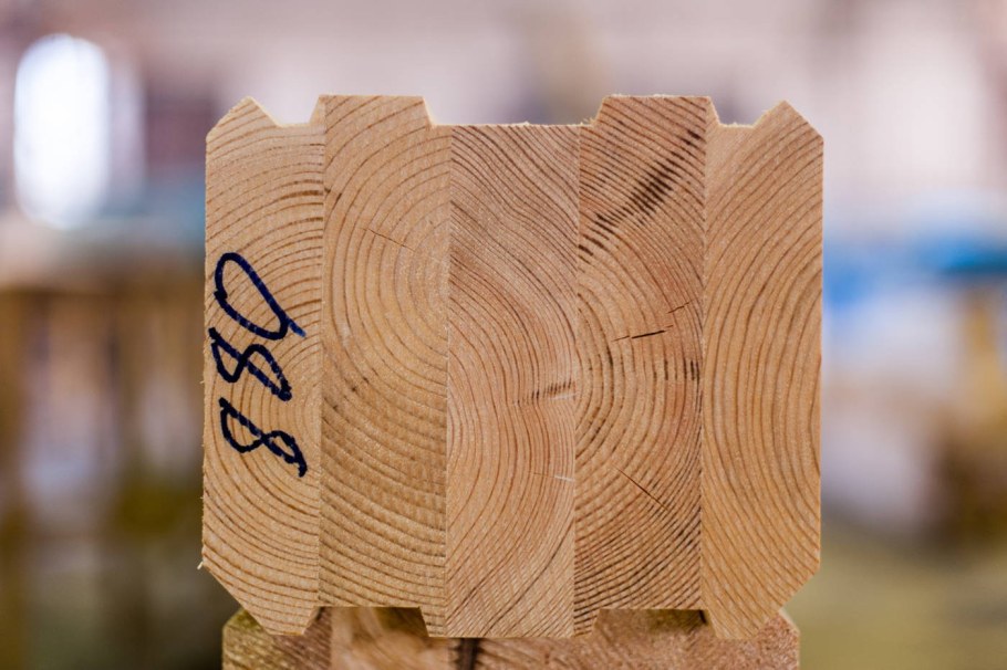 Брус профилированный шип ПАЗ сухой клееный 6м