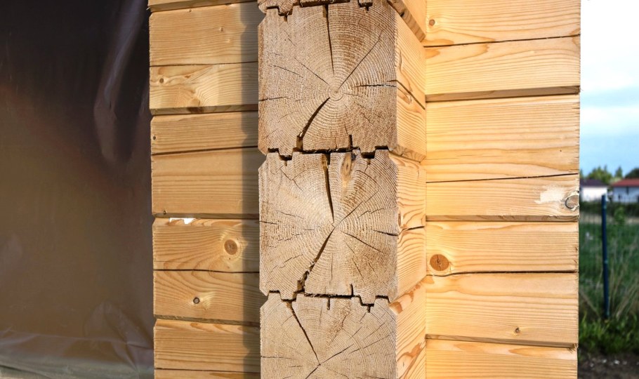 Трещины в клееном брусе