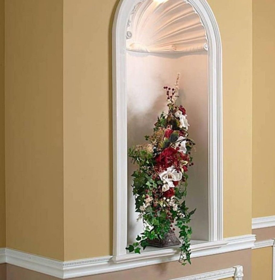 Арочные ниши в стене